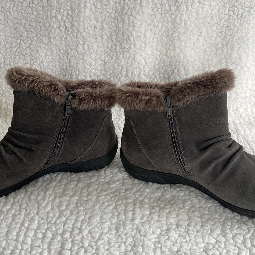 Booties. Trendsetter. Size 8. - Picture 3 of 5